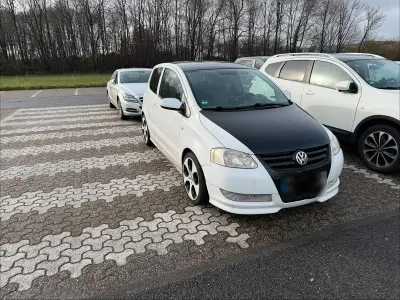 Używany VW Fox 75 KM (55 kW) 2005 Biały Hatchback