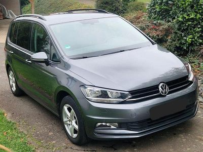 Grau Gebraucht 2016 VW Touran Trendline Van / Kleinbus | 9.700 € (Teuer)