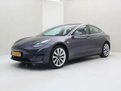 Begagnad Tesla Model 3 Standard Range 225 kW (306 HK) 2020 Grå Sedan