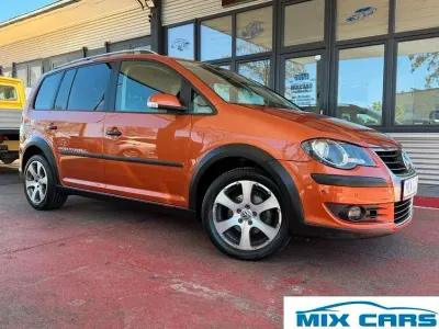 Second-hand VW Touran Cross 140 CP (102 kW) 2008 Portocaliu Monovolum