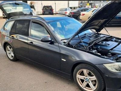 Gebraucht BMW 320 163 PS (119 kW) 2007 Schwarz Kombi