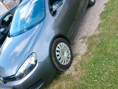 Gebraucht VW Golf VI 105 PS (77 kW) 2010 Grau Kleinwagen