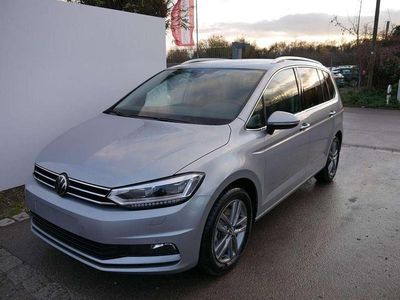 Neu VW Touran Comfortline 150 PS (110 kW) 2026 Oyster silver metallic Van / Kleinbus