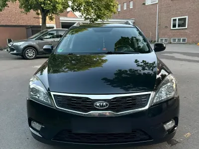 Gebraucht Kia Ceed 115 PS (84 kW) 2010 Schwarz Kleinwagen