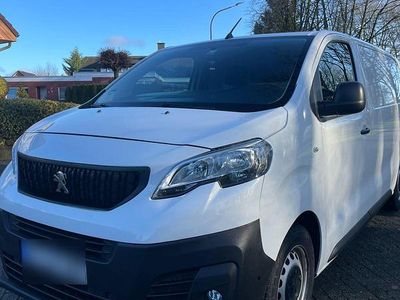 Weiß Gebraucht 2022 Peugeot TePee Kombi | 10.800 €