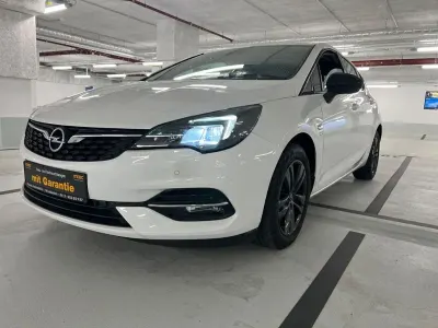 Używany Opel Astra 145 KM (106 kW) 2020 Biały Sedan/Limuzyna