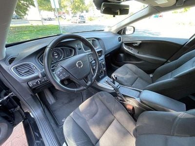 Schwarz Gebraucht 2017 Volvo V40 Momentum Limousine | 13.500 € (Fairer Preis)