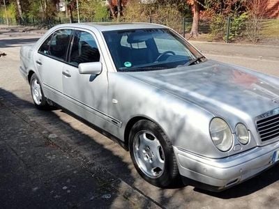 Mercedes E280