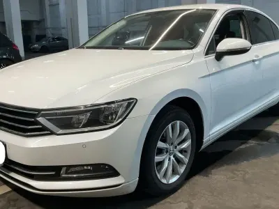 Gebraucht VW Passat Comfortline 150 PS (110 kW) 2015 Weiß Limousine