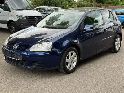Usata VW Golf IV Sportline 102 CV (75 kW) 2005 Blu Berlina