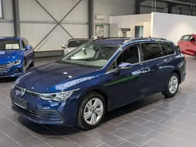 Gebraucht VW Golf VIII Life 150 PS (110 kW) 2022 Blau Kombi