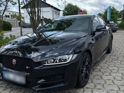 Gebraucht Jaguar XE R-Sport 180 PS (132 kW) 2018 Schwarz Limousine