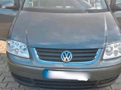 Grau Gebraucht 2004 VW Touran Van / Kleinbus | 1.500 € (Guter Preis)