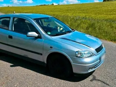 Gebraucht Opel Astra 75 PS (55 kW) 2000 Silber Limousine