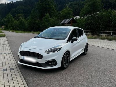 Gebraucht Ford Fiesta ST 200 PS (147 kW) 2019 Weiß Kleinwagen
