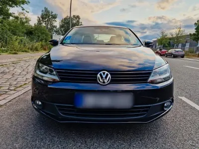 Gebraucht VW Jetta 105 PS (77 kW) 2011 Schwarz Limousine