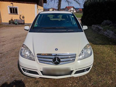 Gebraucht Mercedes A180 109 PS (80 kW) 2011 Weiß Limousine