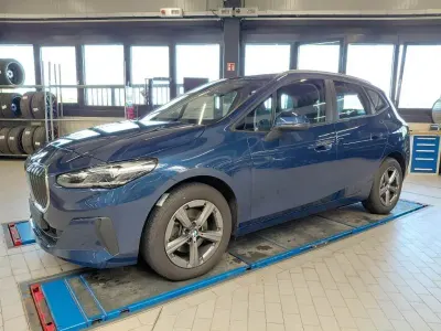 Gebraucht BMW 218 Active Tourer Sport Line 150 PS (110 kW) 2024 Blau Van / Kleinbus