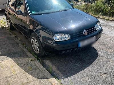Schwarz Gebraucht 2002 VW Golf Limousine | 750 € (Guter Preis)