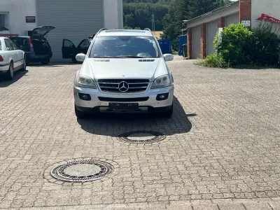 Gebraucht Mercedes ML320 224 PS (164 kW) 2006 Silber SUV
