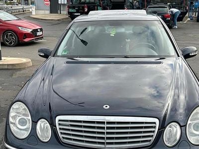 Gebraucht Mercedes E220 150 PS (110 kW) 2003 Schwarz Limousine