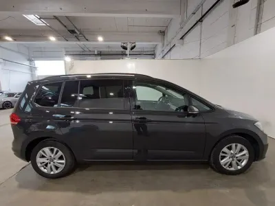 Gebraucht VW Touran Comfortline 150 PS (110 kW) 2024 Grau Van / Kleinbus