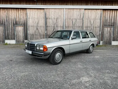 Używany Mercedes 230 136 KM (100 kW) 1984 Srebrny Kombi