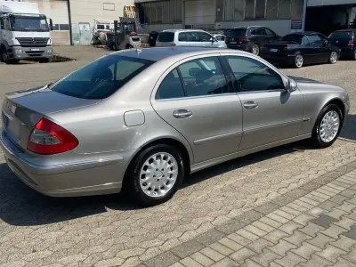 Gebraucht Mercedes E200 Elegance 184 PS (135 kW) 2006 Andere farben Limousine