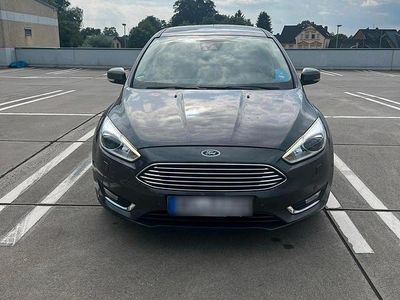 Usata Ford Focus 116 CV (85 kW) 2015 Grigio Station wagon