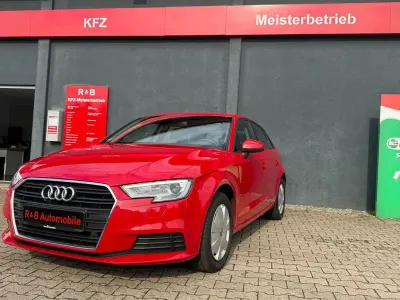 Gebraucht Audi A3 Basis 116 PS (85 kW) 2019 Tangorot Limousine
