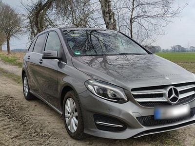 Gebraucht Mercedes B200 136 PS (100 kW) 2014 Grau Van / Kleinbus