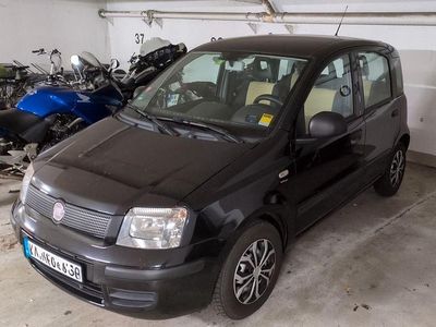 Second-hand Fiat Panda 69 CP (50 kW) 2011 Negru Hatchback