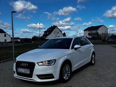 Second-hand Audi A3 Attraction 150 CP (110 kW) 2015 Alb Berlinǎ