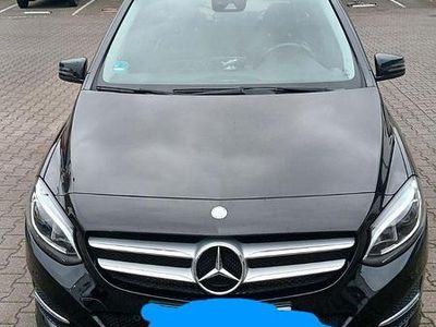 Gebraucht Mercedes B250 211 PS (155 kW) 2015 Schwarz Van / Kleinbus