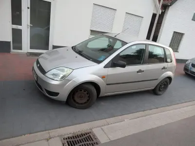 Gebraucht Ford Fiesta 70 PS (51 kW) 2005 Grau Kleinwagen