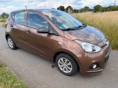 Gebraucht Hyundai i10 Classic 67 PS (49 kW) 2016 Braun Kleinwagen