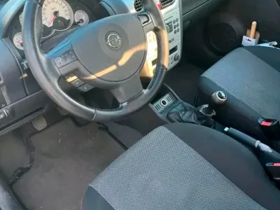 Używany Opel Corsa 80 KM (58 kW) 2006 Srebrny Hatchback