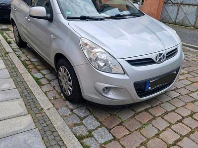Gebraucht Hyundai i20 78 PS (57 kW) 2012 Silber Kleinwagen