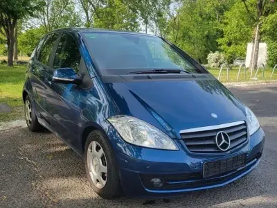 Używany Mercedes A180 Avantgarde 109 KM (80 kW) 2010 Niebieski Minivan