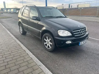 Używany Mercedes ML500 292 KM (214 kW) 2002 Czarny SUV