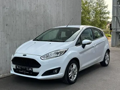 Gebraucht Ford Fiesta Celebration 75 PS (55 kW) 2016 Weiß Kleinwagen
