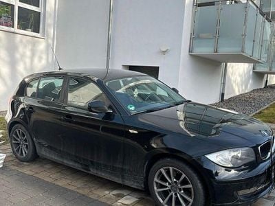 Gebraucht BMW 116 122 PS (89 kW) 2010 Schwarz Kleinwagen