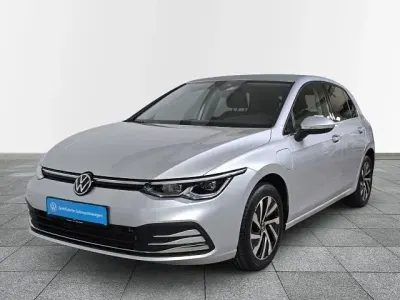 Gebraucht VW Golf VIII Style 150 PS (110 kW) 2022 Silber Limousine