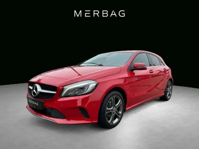 Gebraucht Mercedes A180 109 PS (80 kW) 2018 Rot Limousine