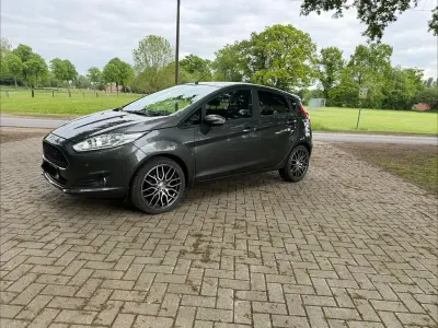 Gebraucht Ford Fiesta 80 PS (58 kW) 2017 Grau Kleinwagen