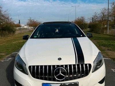 Weiß Gebraucht 2015 Mercedes A180 AMG Kleinwagen | 15.500 €