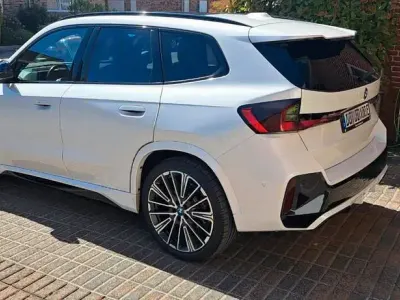 Gebraucht BMW iX1 M Sport 230 kW (313 PS) 2023 Weiß SUV