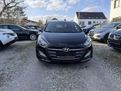 Gebraucht Hyundai i30 Passion 110 PS (80 kW) 2016 Phantom black / mic Kleinwagen