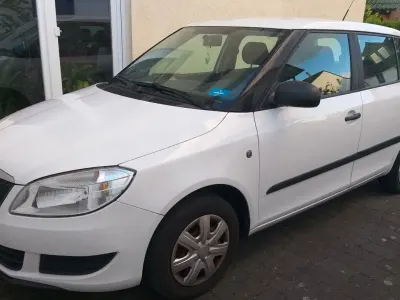 Gebraucht Skoda Fabia Cool Edition 60 PS (44 kW) 2010 Weiß Limousine