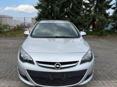 Gebraucht Opel Astra Edition 110 PS (80 kW) 2014 Silber Kombi